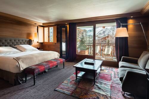 Junior Suite, Mountain View | Minibar, in-room safe, individually decorated, individually furnished