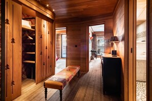 Premium Suite, 2 Bedrooms, City View | Minibar, in-room safe, individually decorated, individually furnished - Hotel Le Blizzard  (Val-d'Isere)