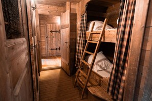 Family Suite, 2 Bedrooms, Mountain View