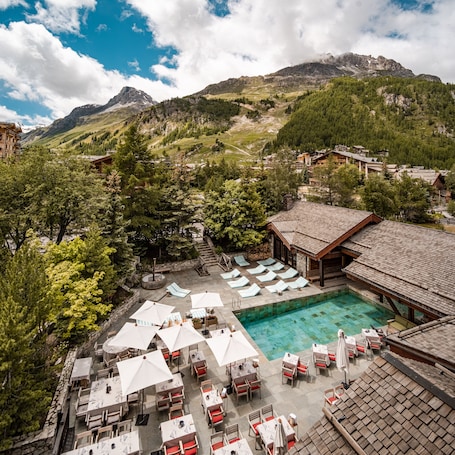 Aerial view. Hotel Le Blizzard