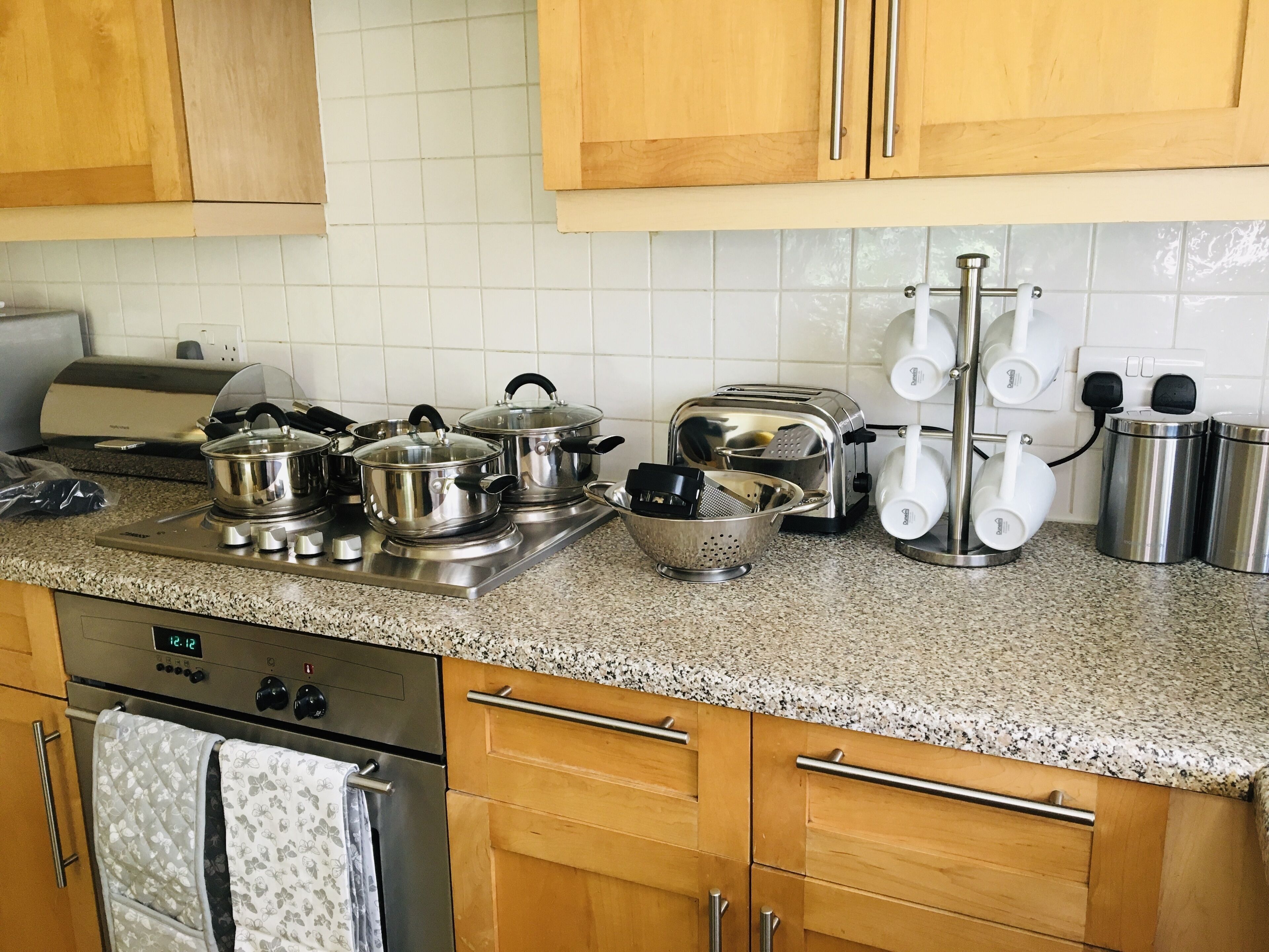 Business Apartment | Private kitchen | Fridge, microwave, oven, stovetop