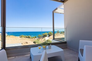Dining - Lagoon Seaside Villa, Walking distance to the beach & shops!Car Free holiday! (Panormos in Rethymno)