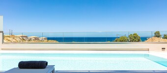 Lagoon Seaside Villa, Walking distance to the beach & shops!Car Free holiday!