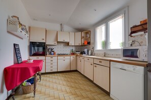 Réfrigérateur, micro-ondes, four, lave-vaisselle