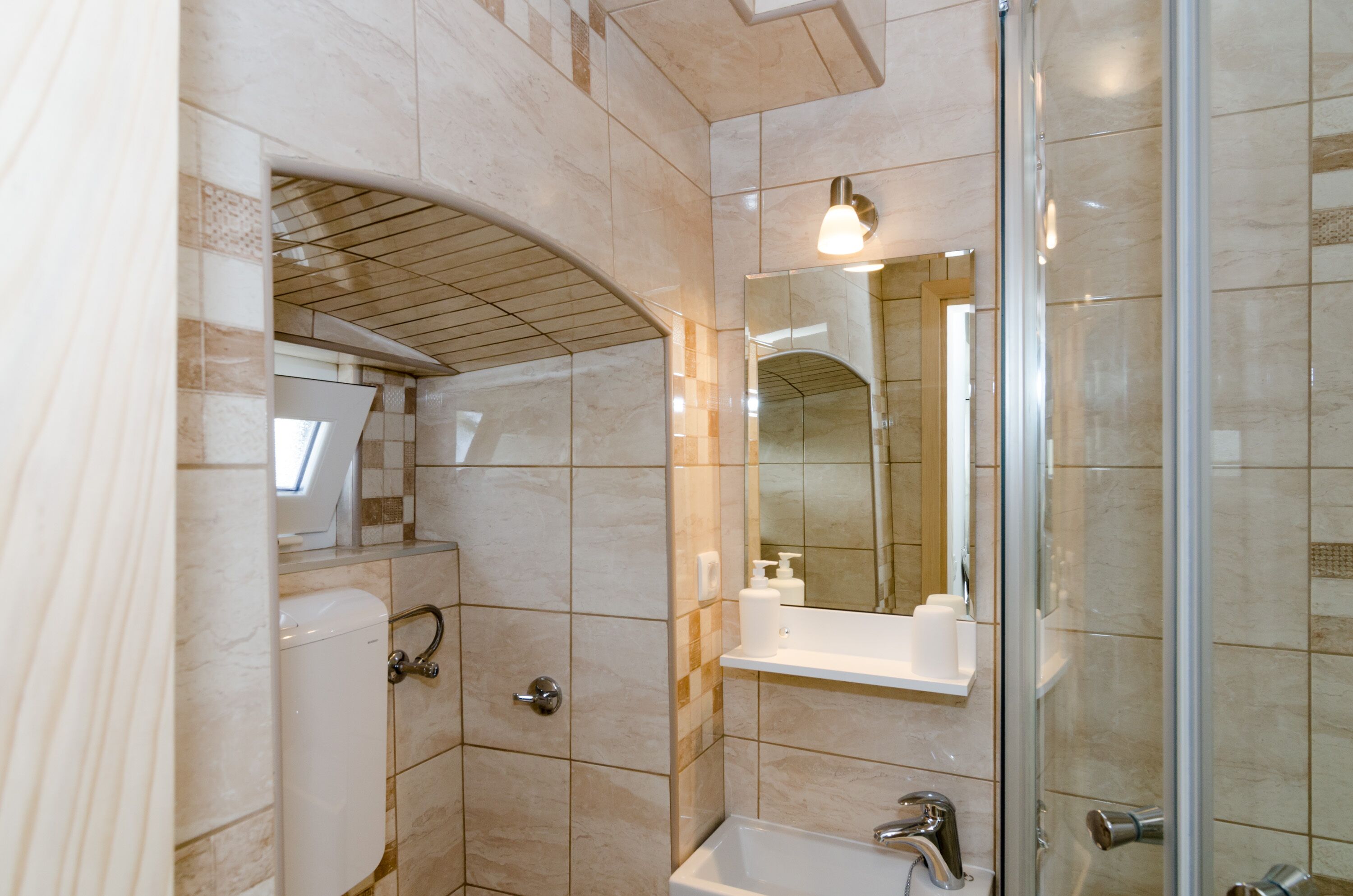 Double Room (Twin or Double Room with Terrace) | Bathroom | Shower, hair dryer, towels