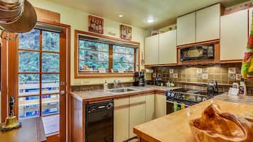 Fridge, microwave, stovetop, dishwasher