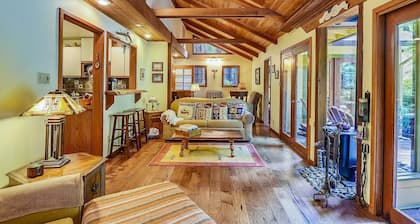 Tranquil Retreat on Austin Creek, Surrounded by Forest Views