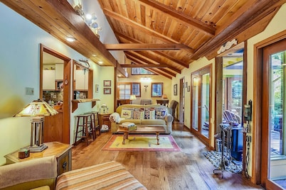 Tranquil Retreat on Austin Creek, Surrounded by Forest Views