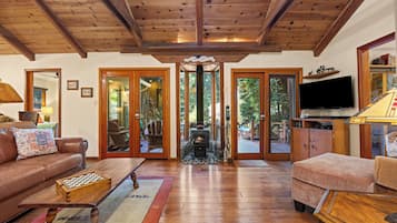 TV, fireplace, DVD player, stereo