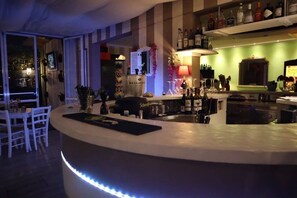 Bar (on property) - Hotel Helvetia (Cervia)