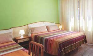 Habitación cuádruple | Ropa de cama