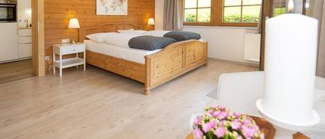 2 bedrooms, travel crib, WiFi, bed sheets