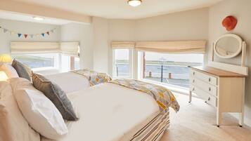 2 bedrooms, iron/ironing board, WiFi (free), bed sheets