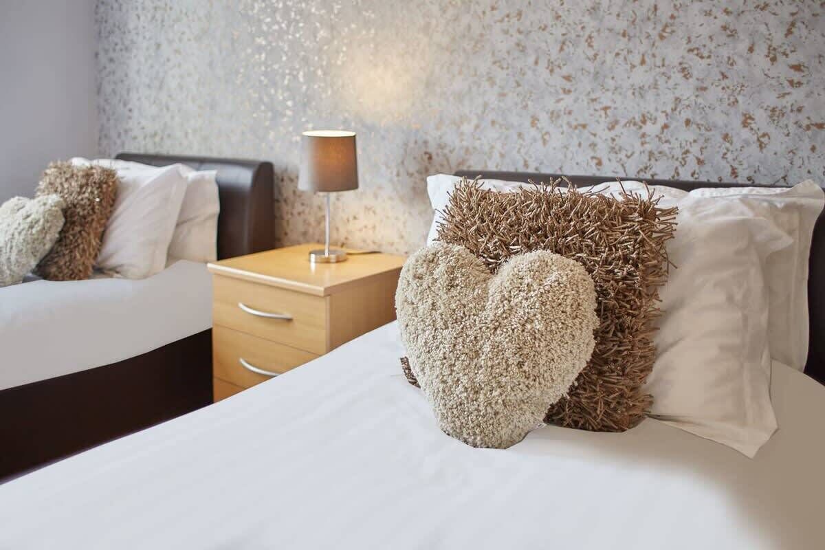 2 bedrooms, iron/ironing board, free WiFi, bed sheets