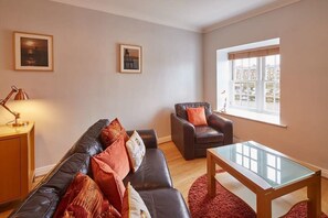 TV, stereo, offices - Host & Stay | Seal Watch (Whitby)