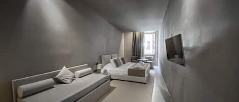 3 bedrooms, Egyptian cotton sheets, premium bedding, down duvets