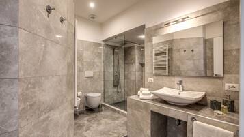 Ducha, cabezal de ducha tipo lluvia, artículos de tocador gratuitos