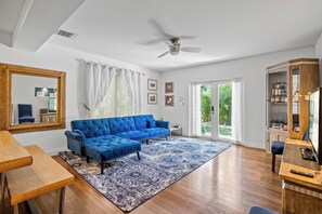 Smart TV de 32 pulgadas con canales digitales, televisión y impresora 