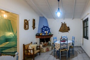 Dining - Blue Seaside Retreat - Fully Equipped Garden Gem (Chrani)