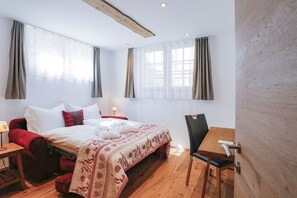 Chalet (incl. cleaning fee CHF 350) | 3 bedrooms, free cots/infant beds, rollaway beds, free WiFi