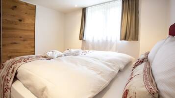 Chalet (incl. cleaning fee CHF 350) | 3 bedrooms, free cribs/infant beds, rollaway beds, free WiFi