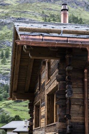 Front of property - Chalet Eggen (Zermatt)