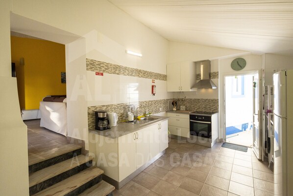 Fridge, microwave, oven, coffee/tea maker