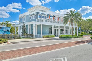 Exterior - True Florida Charm! Bonita Springs Home ~ Heated Pool ~ Private Lanai! (Bonita Springs)