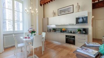 Fridge, microwave, oven, dishwasher