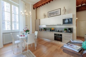 Fridge, microwave, oven, dishwasher - CASA UGOLINO, State of the Art Central 2 Bedrooms Apartment in Lucca (Lucca)