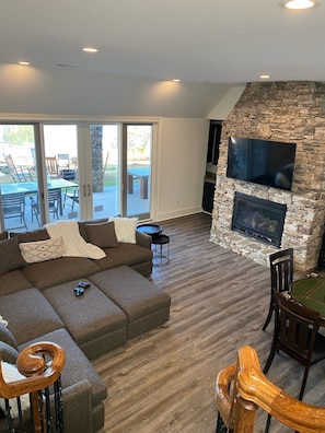 Smart TV, fireplace, table tennis