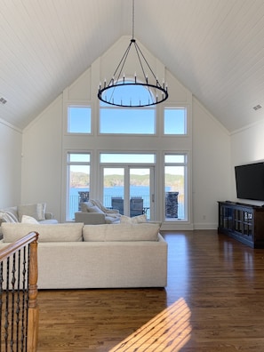 Smart TV, fireplace, table tennis