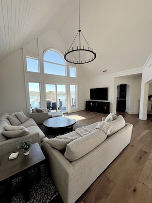 Smart TV, fireplace, table tennis