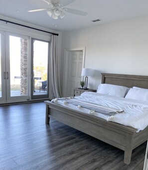 5 bedrooms, iron/ironing board, free WiFi, bed sheets