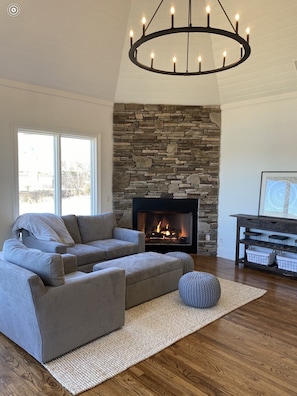 Smart TV, fireplace, table tennis