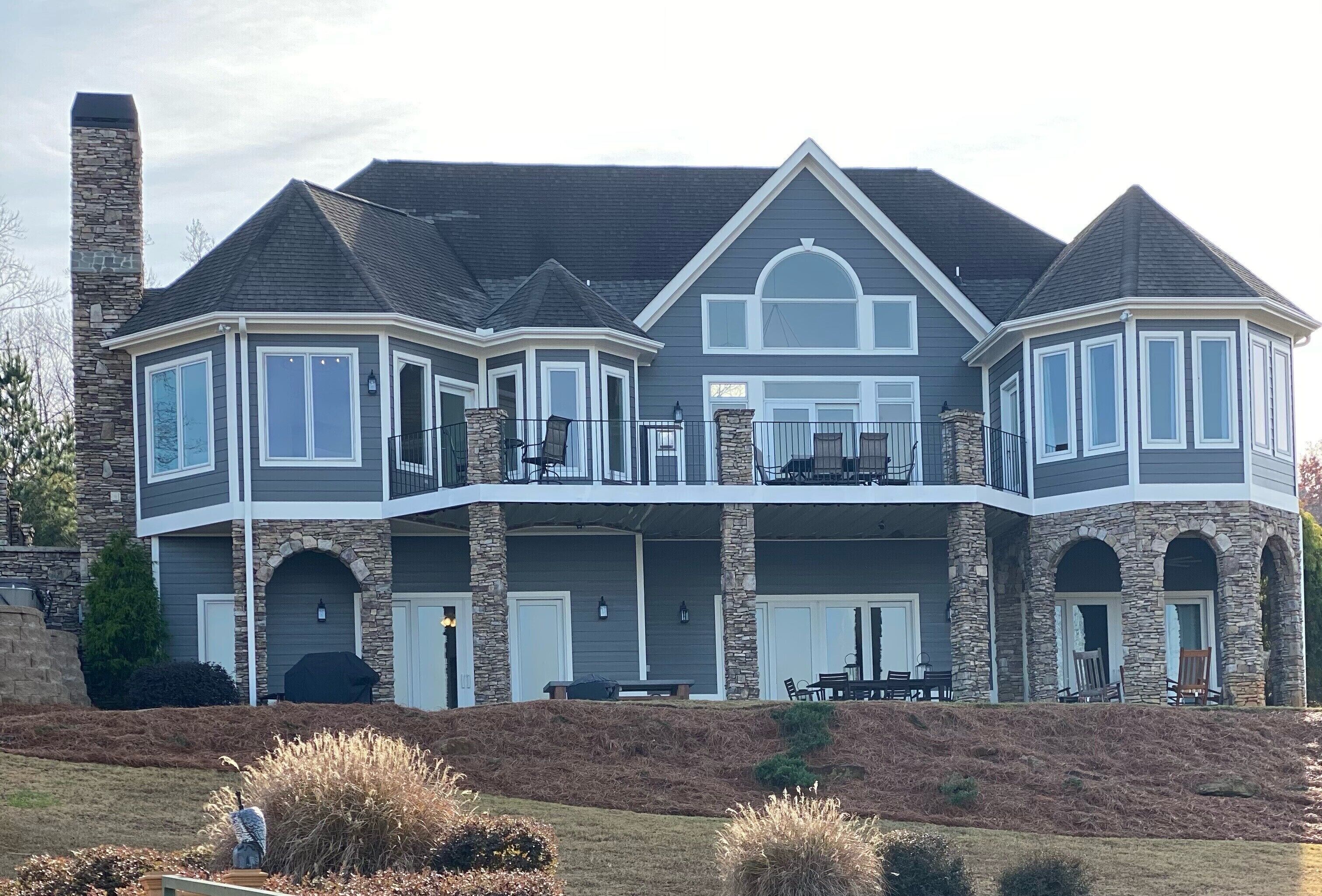 Amazing Mountain, Lake and Private Island Views ~ Hot Tub ~ Kayaks ~ Pizza Oven!
