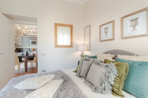 2 bedrooms, iron/ironing board, bed sheets