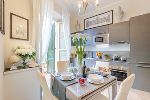 Fridge, microwave, oven, dishwasher