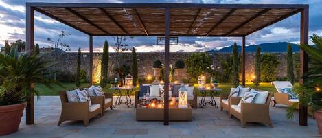 تناول الطعام بالخارج