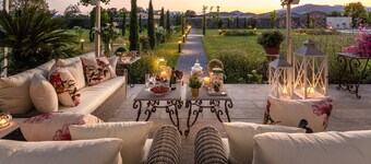 VILLA HUGO, Understated Luxury 5 Bedrooms Villa with Pool and a Welcoming Ambience