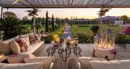 VILLA HUGO, Understated Luxury 5 Bedrooms Villa with Pool and a Welcoming Ambience