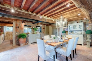 Dining - VILLA HUGO, Understated Luxury 5 Bedrooms Villa with Pool and a Welcoming Ambience (Lucca)