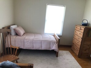 2 bedrooms, desk, iron/ironing board, WiFi - The Heart of Weirton Heights (Weirton)