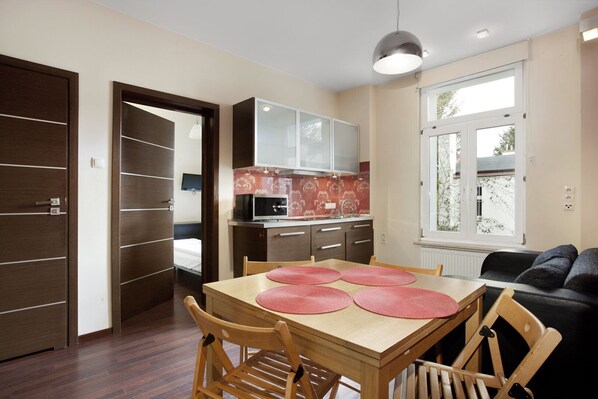 Apartment, 2 Bedrooms | In-room dining
