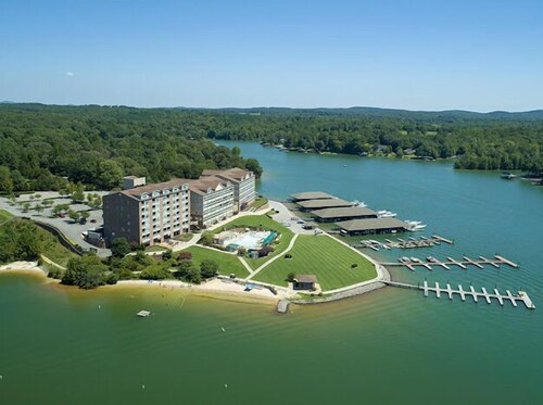 Condo with great Lake views. Come stay with us on your vacation ￼