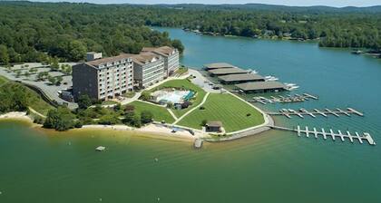 Condo with great Lake views. Come stay with us on your vacation 