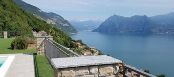 Vacation apartment with wonderful panoramic lake view, 2 terraces, pool, parking lot