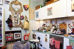 Lägenhet | Eget kök | Kylskåp, ugn, spishäll och vattenkokare