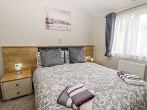 Ferienhütte, Mehrere Betten | 3 Schlafzimmer, Bügeleisen/Bügelbrett, Reisekinderbett, kostenloses WLAN