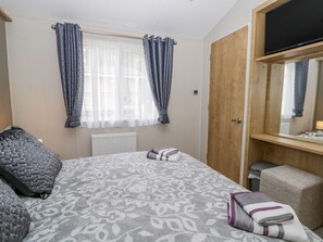 3 bedrooms, iron/ironing board, travel cot, free WiFi